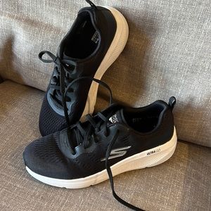 Womens Skechers® Gorun Elevate Women's Athletic Shoes size 8
